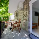 Famelia Lampiris Appartement Potos