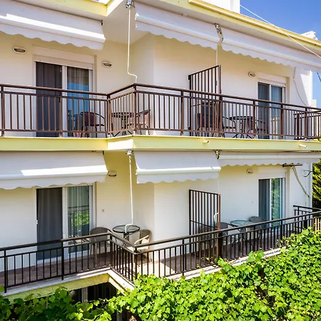 Apartament Famelia Lampiris