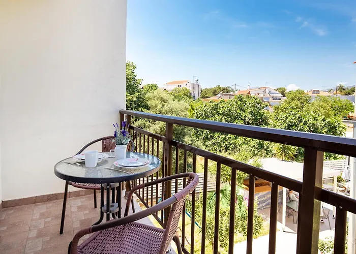 Apartament Famelia Lampiris *