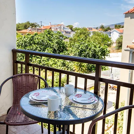 Apartman Famelia Lampiris