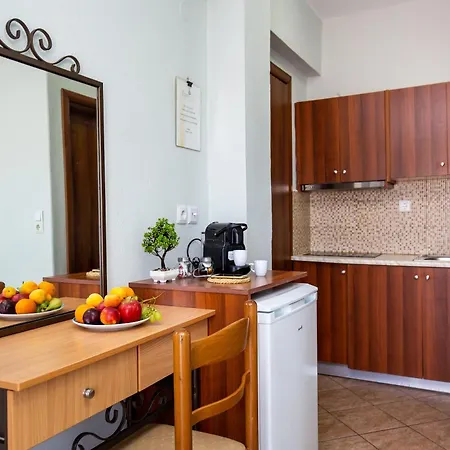 Famelia Lampiris Apartment Potos