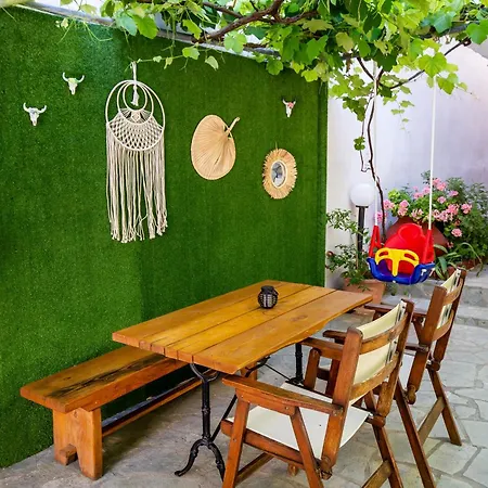 Apartment Famelia Lampiris